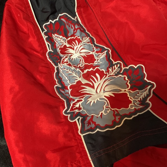 Swim shorts BNWT size 32/34 red and black Hawaiian floral - Picture 3 of 8